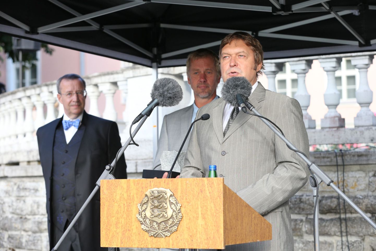 Raivo E. Tamm võttis kolmapäeval Eesti Vabariigi iseseisvuse taastamise 23. aastapäevale pühendatud vastuvõtul Kadrioru Roosiaias vastu Kaitseliidule antud tänukivi ning pidas sel puhul ka kõne.