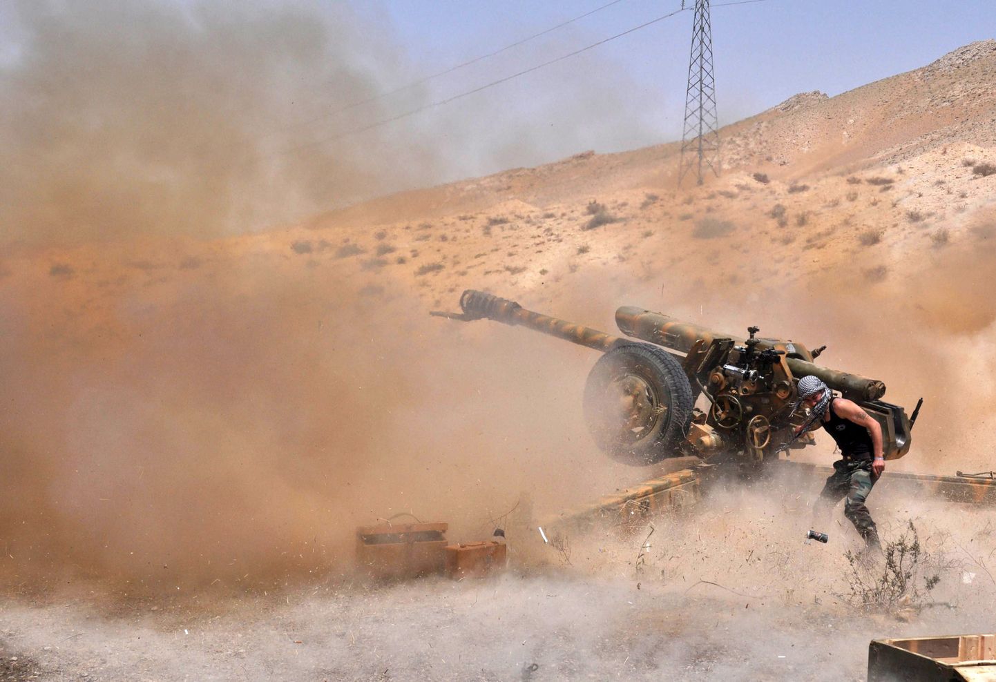 Süüria armee sõdur Palmyra lähistel.