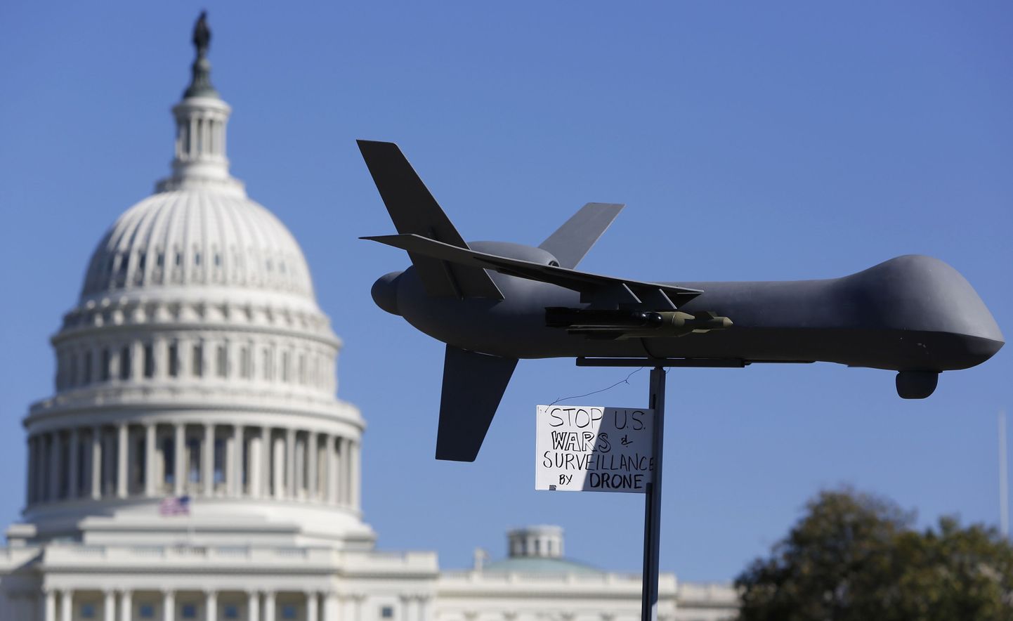 USA drooni mudel toodi välja ka oktoobris Washingtonis toimunud luureteenistuste aktiivsuse vastu protestinute meeleavaldusel.