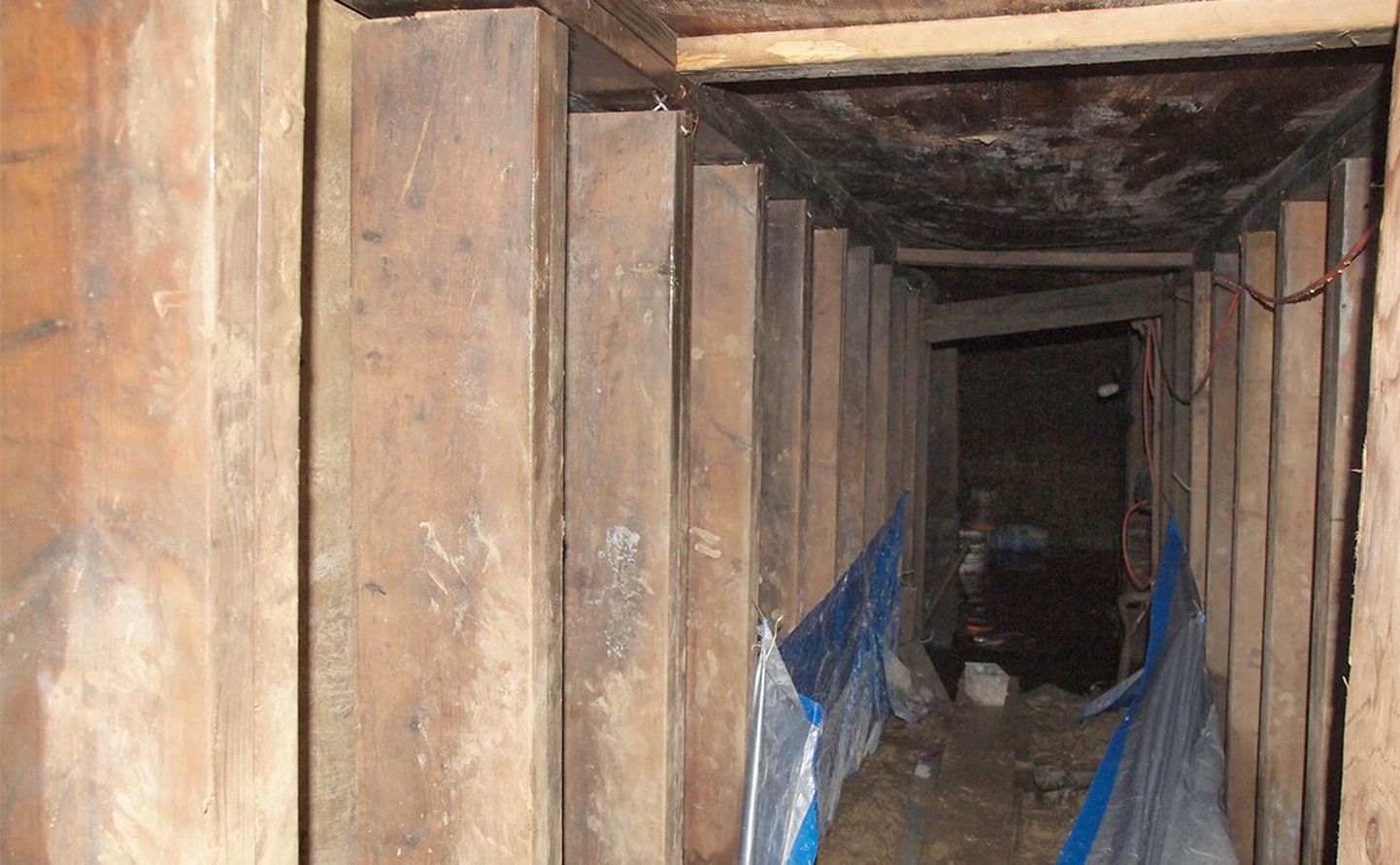 Toronto Yorki ülikooli lähistelt leiti käsitsi kaevatud tunnel, mida oli seest toestatud.