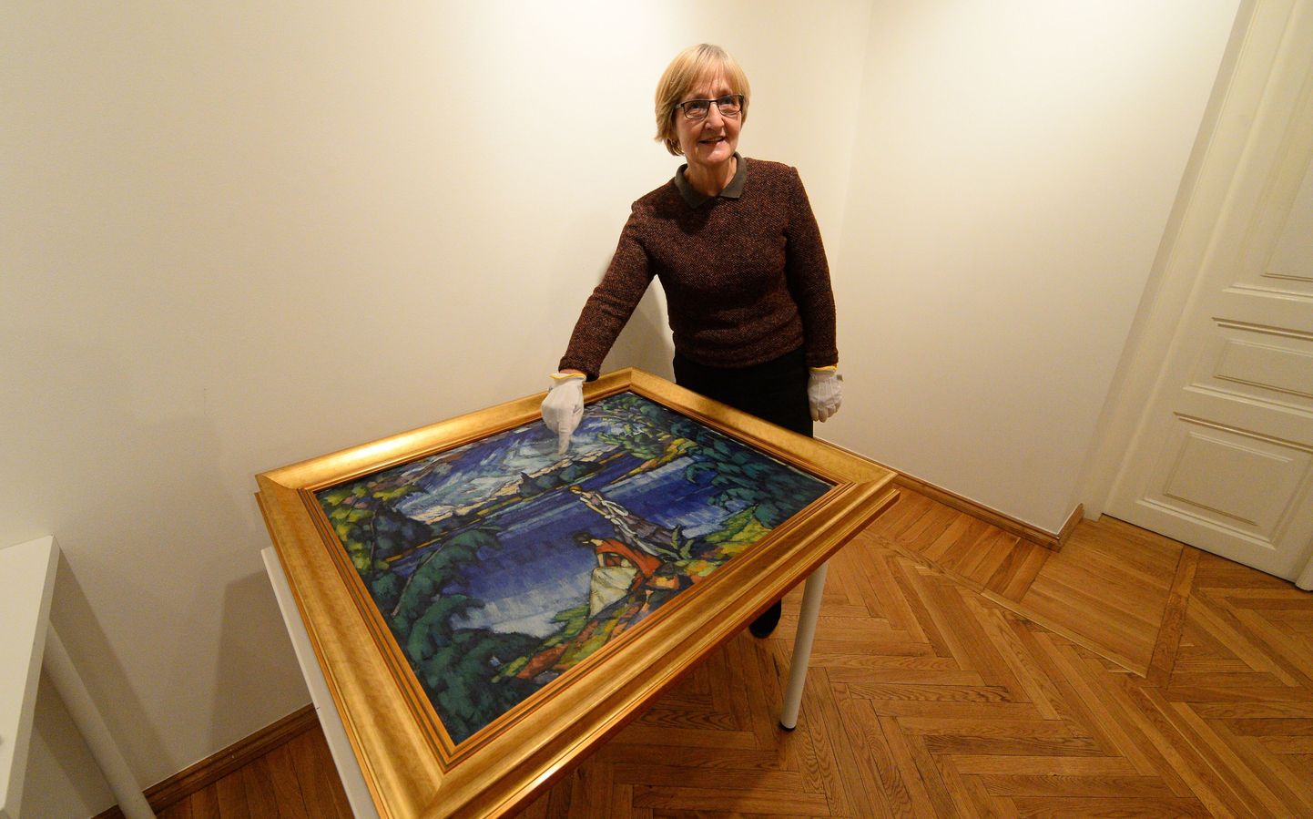 Mare Joonsalu valmistab ette Konrad Mäe tundmatute maalide näitust.