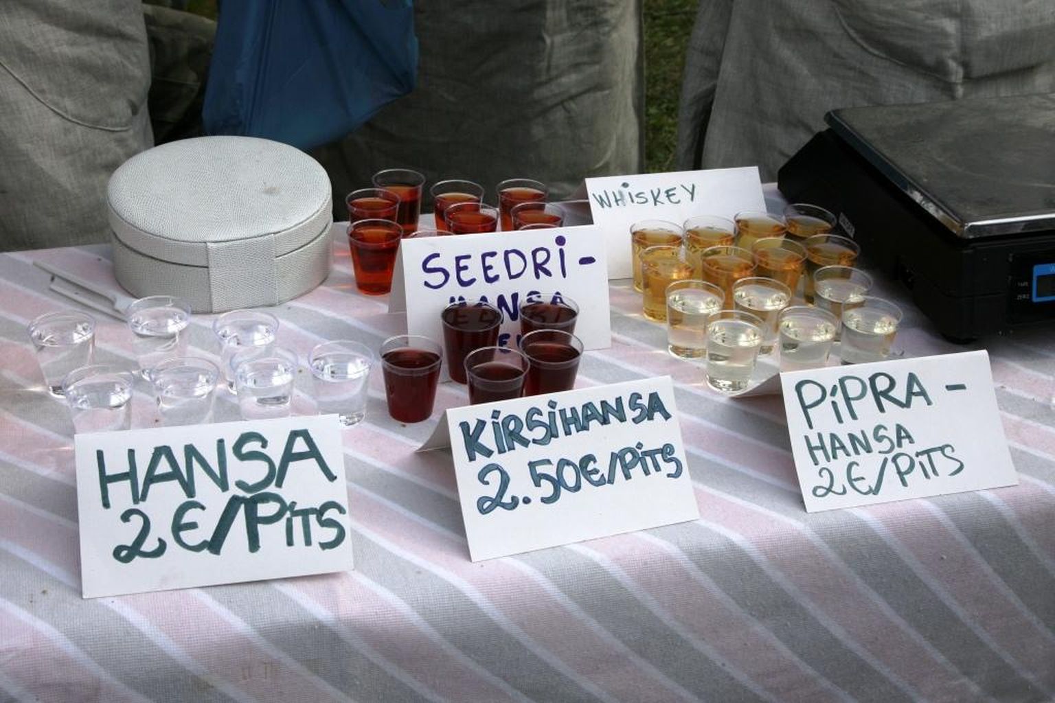 Nii setude jaanitulelt kui ka augustis toimuvatelt kuningriigi päevadelt ei kao hansa kuhugi, ent pudelite asemel on lettidel pigem pitsid.