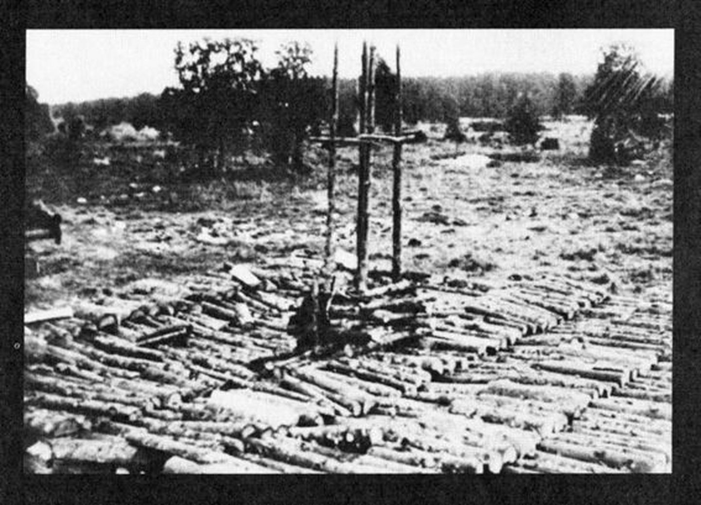 Sellistel tuleriitadel põletati Klooga surmalaagris tuhandeid juute. 19. septembril 1944 hävitati seal ühe päeva jooksul 2000 inimest.