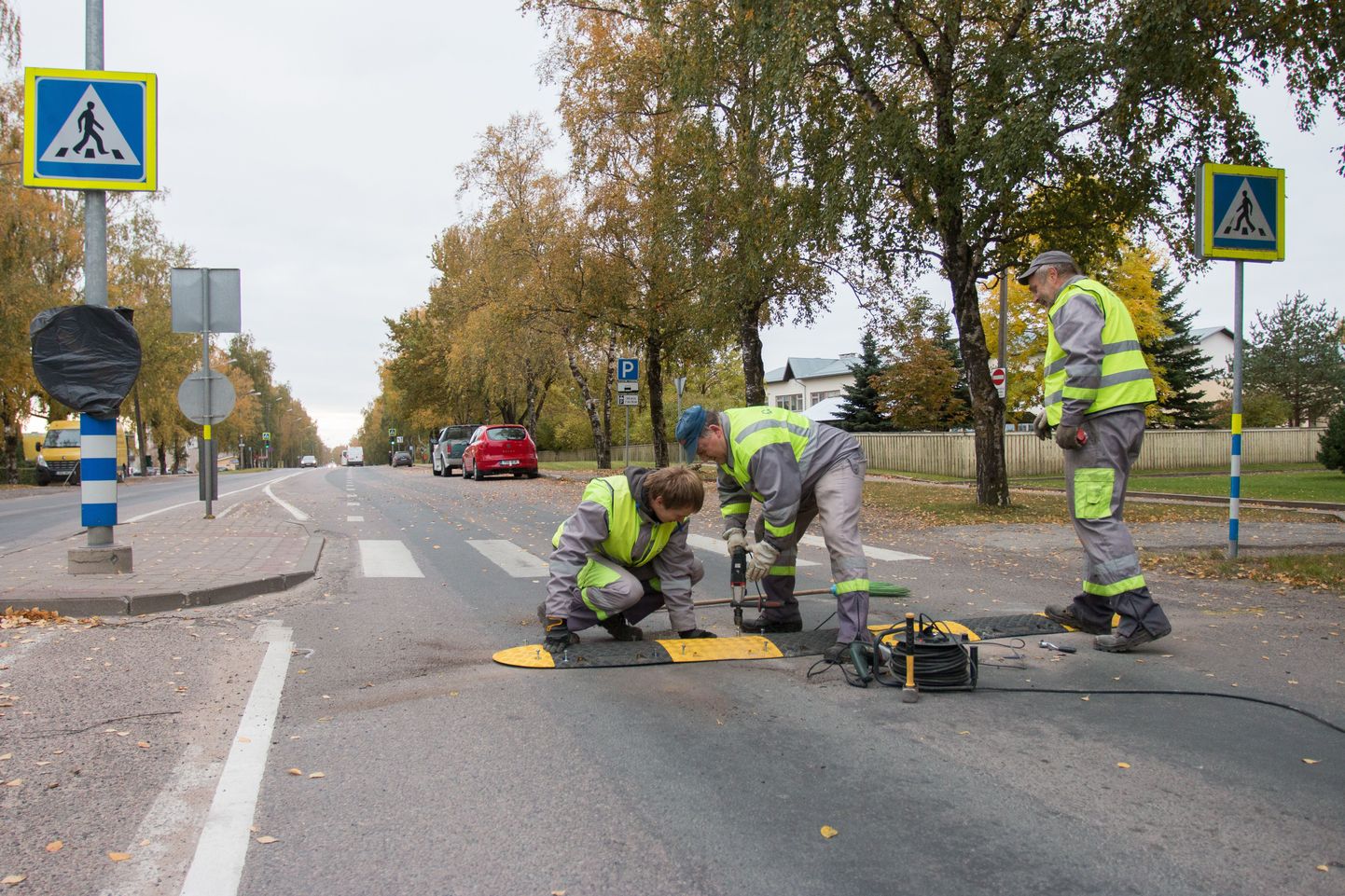 "Lamava politseiniku" paigaldamine Riia maantee ülekäigurajale