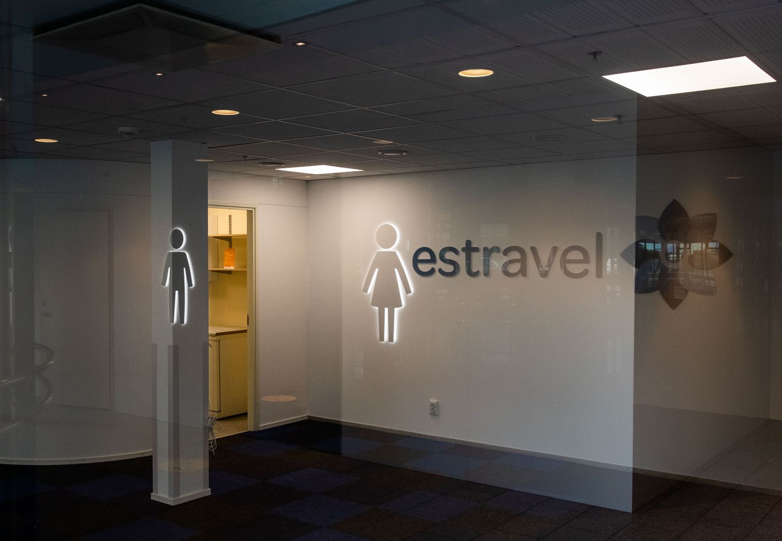 Контора Estravel.
