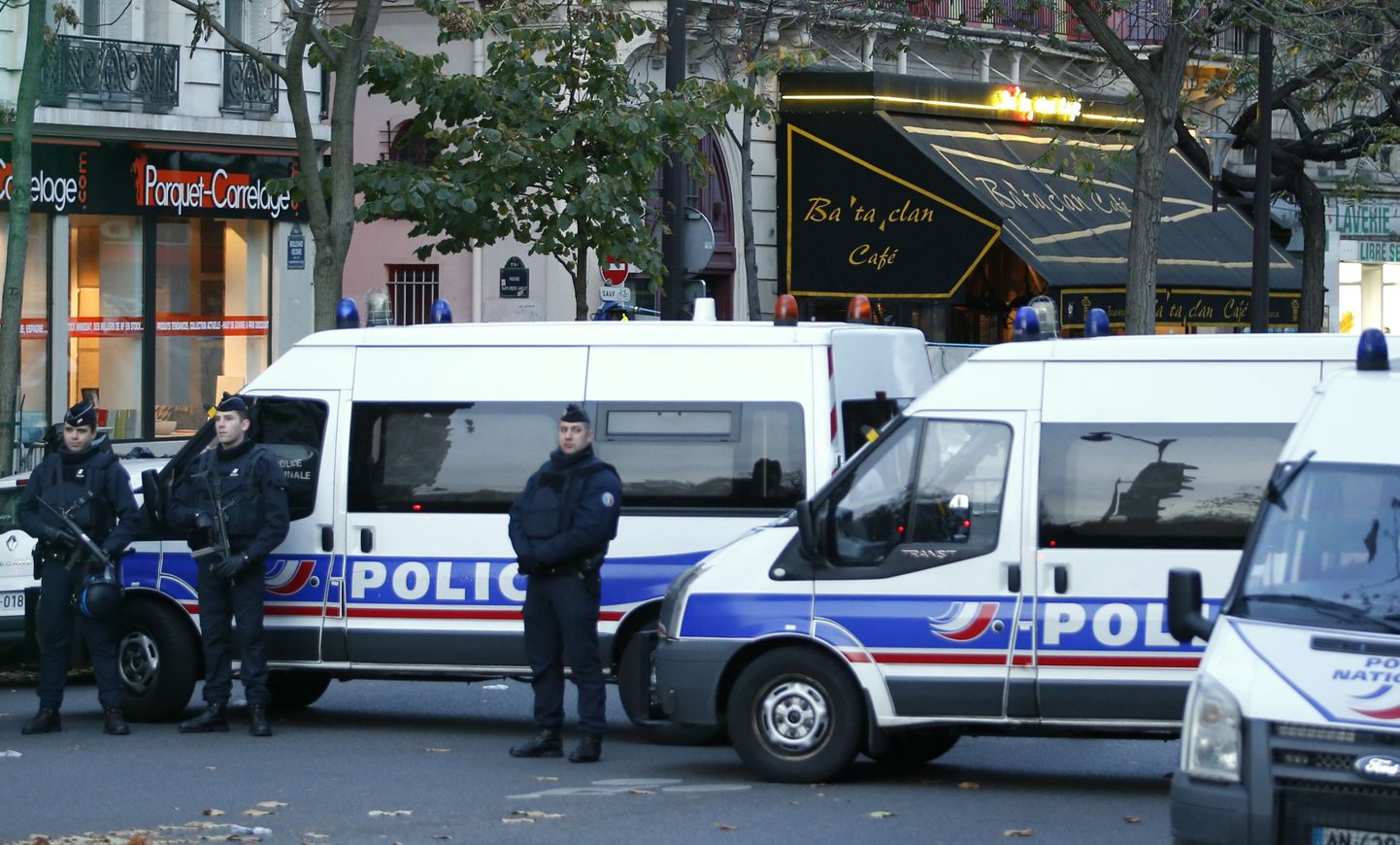 Французские полицейские.