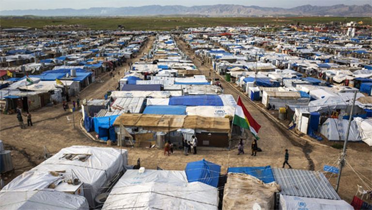 Domiz bēgļu nometne ir lielākā Irākas Kurdistānas reģionā. Tā tika atvērta 2012.gada martā un tur patlaban mitinās vairāk nekā 50 000 cilvēku 