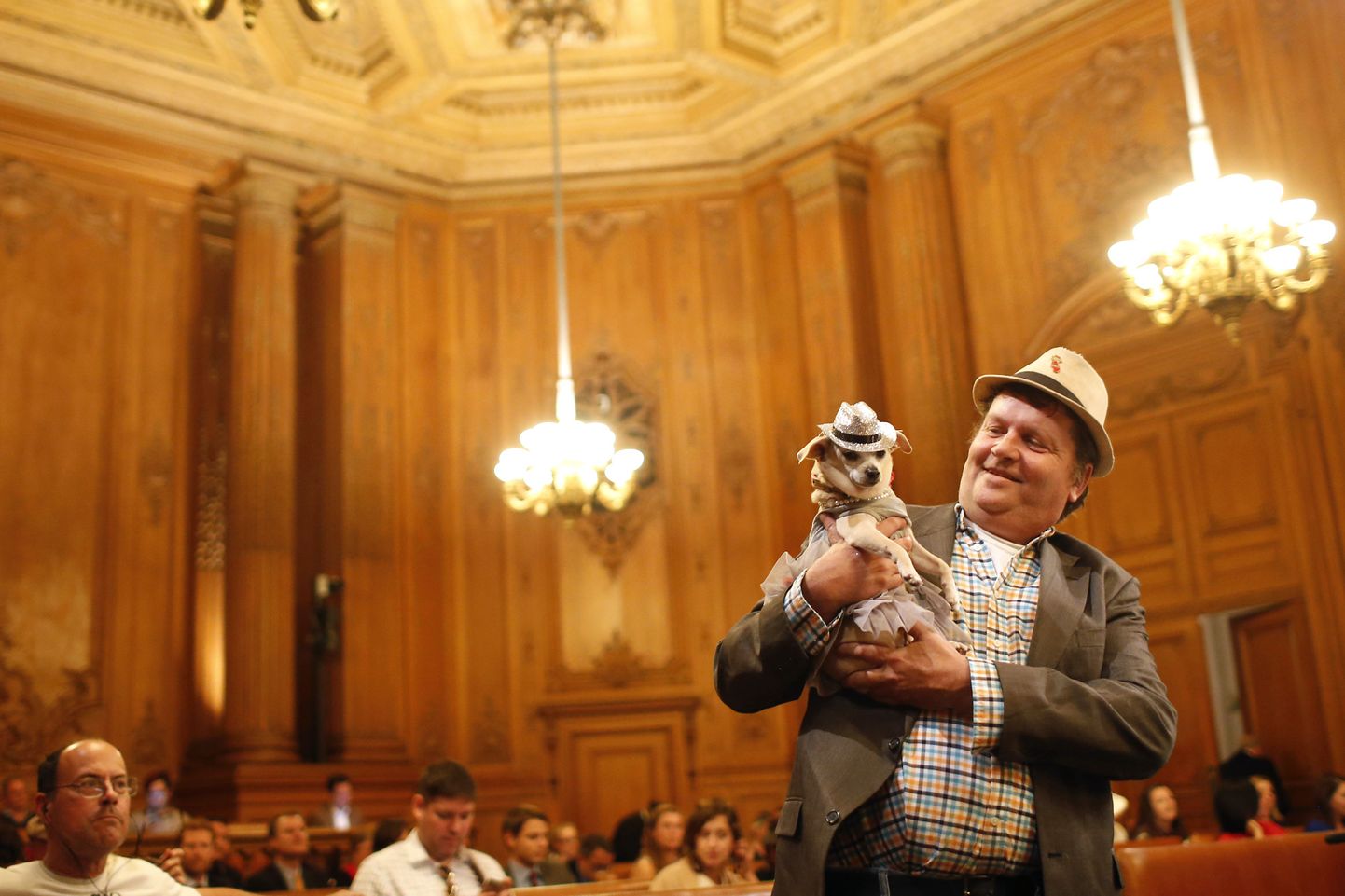 Frida koos omaniku Dean Clarkiga eile San Franciscos linnapeaks nimetamise tseremoonial.
