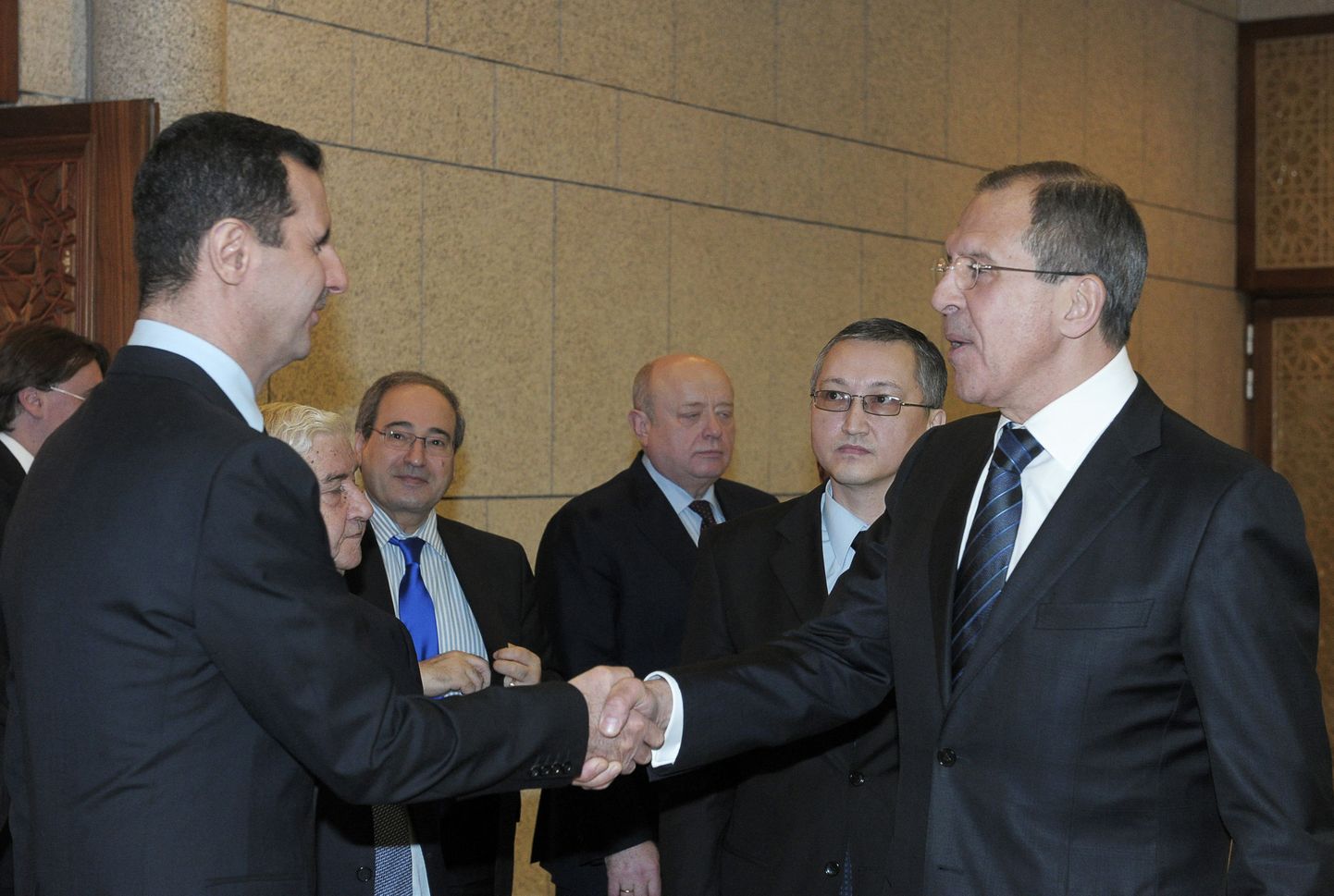Vene välisminister Sergei Lavrov (paremal) koos Süüria presidendi Bashar al-Assadiga eile Damaskuses.