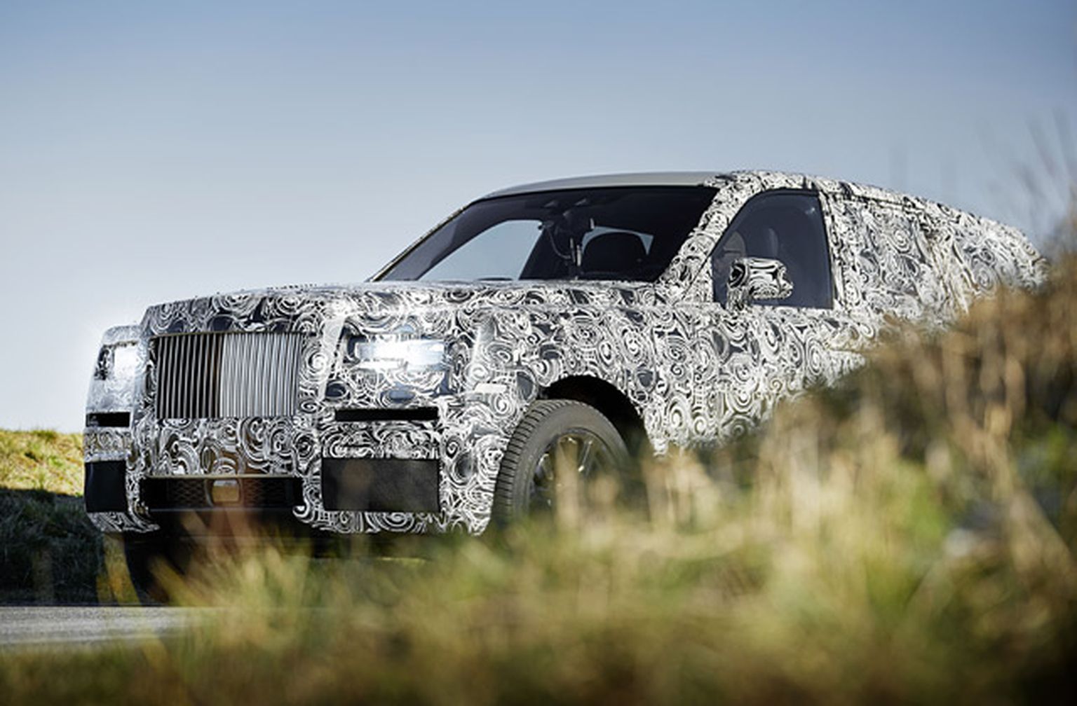 Šādi izskatījās agrīnie Rolls-Royce Cullinan prototips