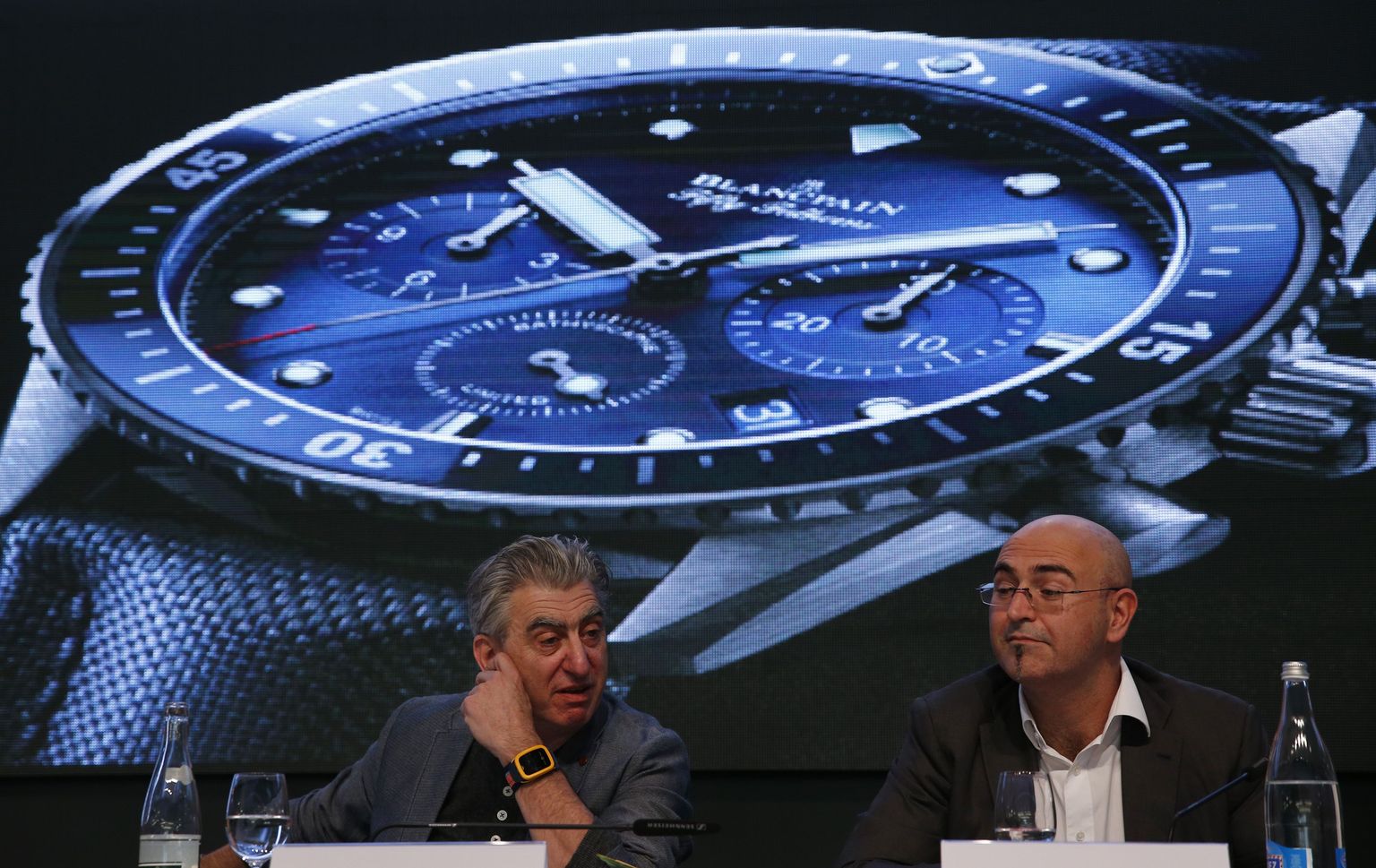 Swatch Groupi tegevjuht Nick Hayek (V) ja Breguet, Blancpain and Jaquet Droz tegevjuht Marc Hayek kinnitasid neljapäeval Šveitsi kellatootjate iga-aastasel pressikonverentsil, et Ševitsi kellatootjate väljavaated on suurepärased.