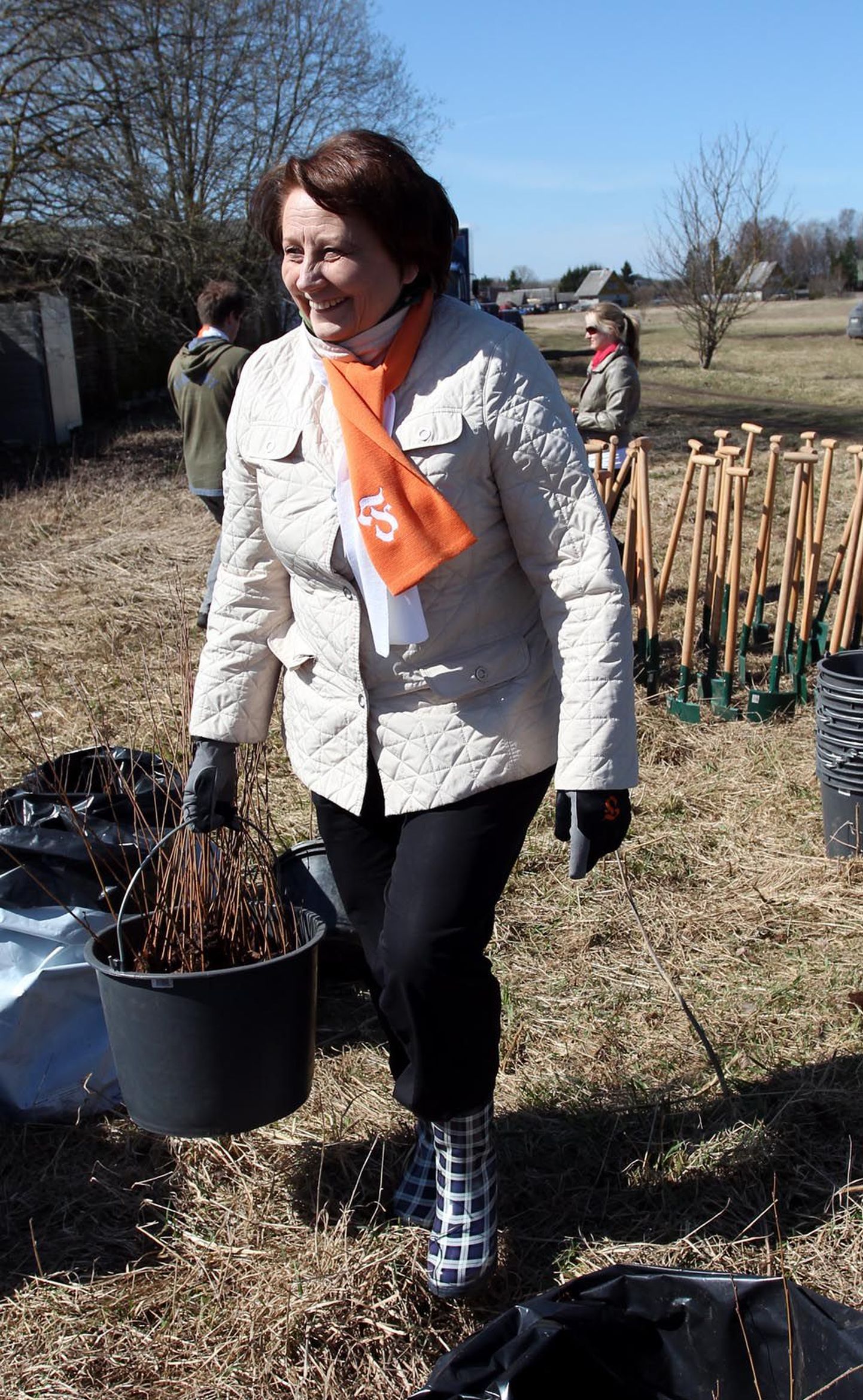 Laimdota Straujuma kaks aastat tagasi Läti põllumajandusministrina Kohila vallas Pihali külas Baltimaade esimesel ühismetsaistutamisel.