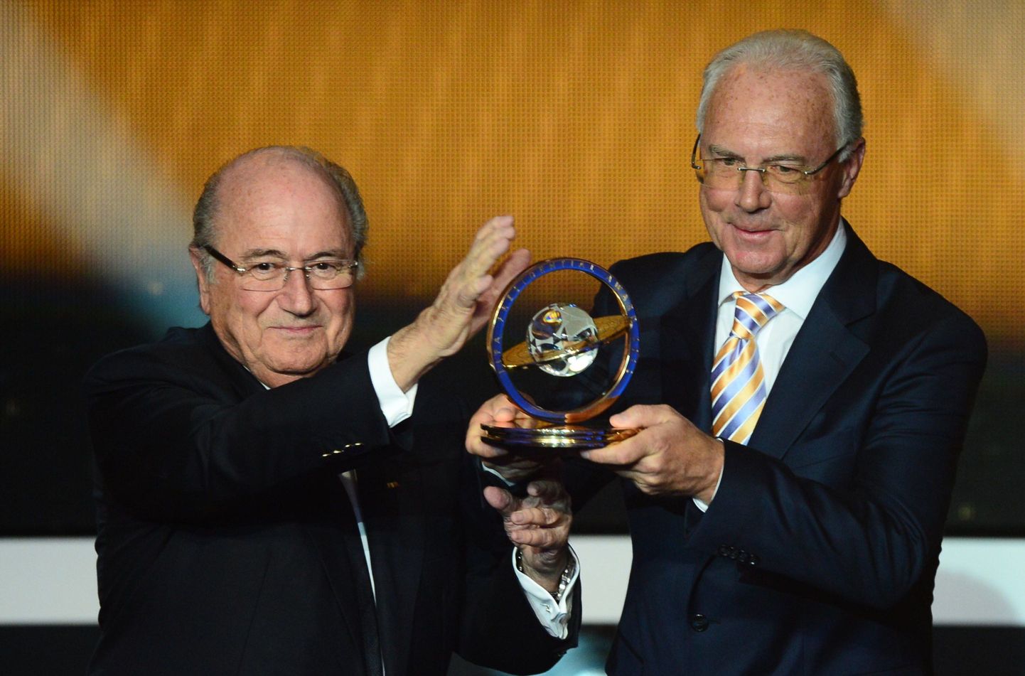 2006. aasta MMi korralduskomitee esimees Franz Beckenbauer (paremal) ja FIFA president Sepp Blatter.