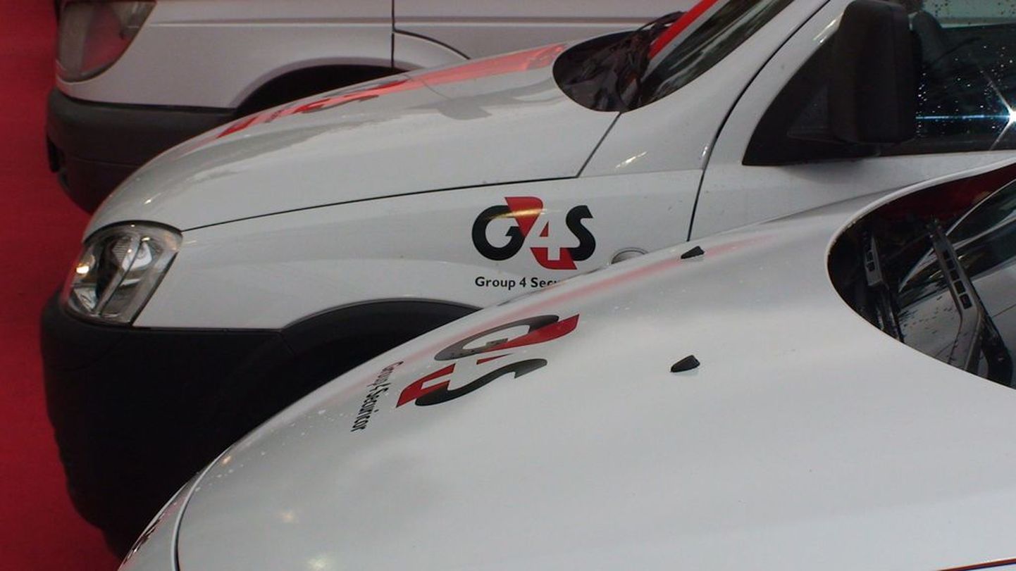 Автомобили охранной фирмы G4S.