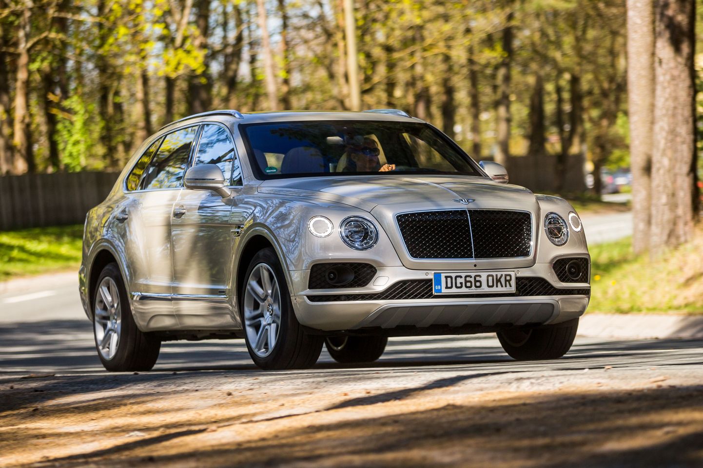 See eksemplar jookseb 21-tollistel ratastel, kuid saadaval on ka 22-tollised – suurimad, mida Bentley on eales pakkunud.
