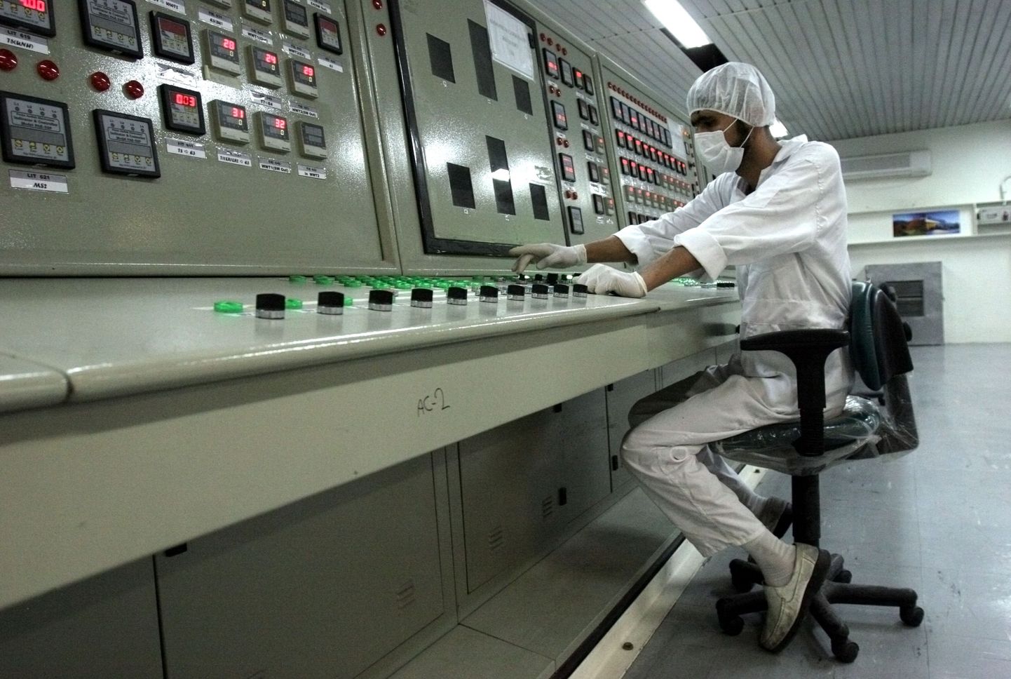Tehnik Iraani uraanitöötlustehases.
