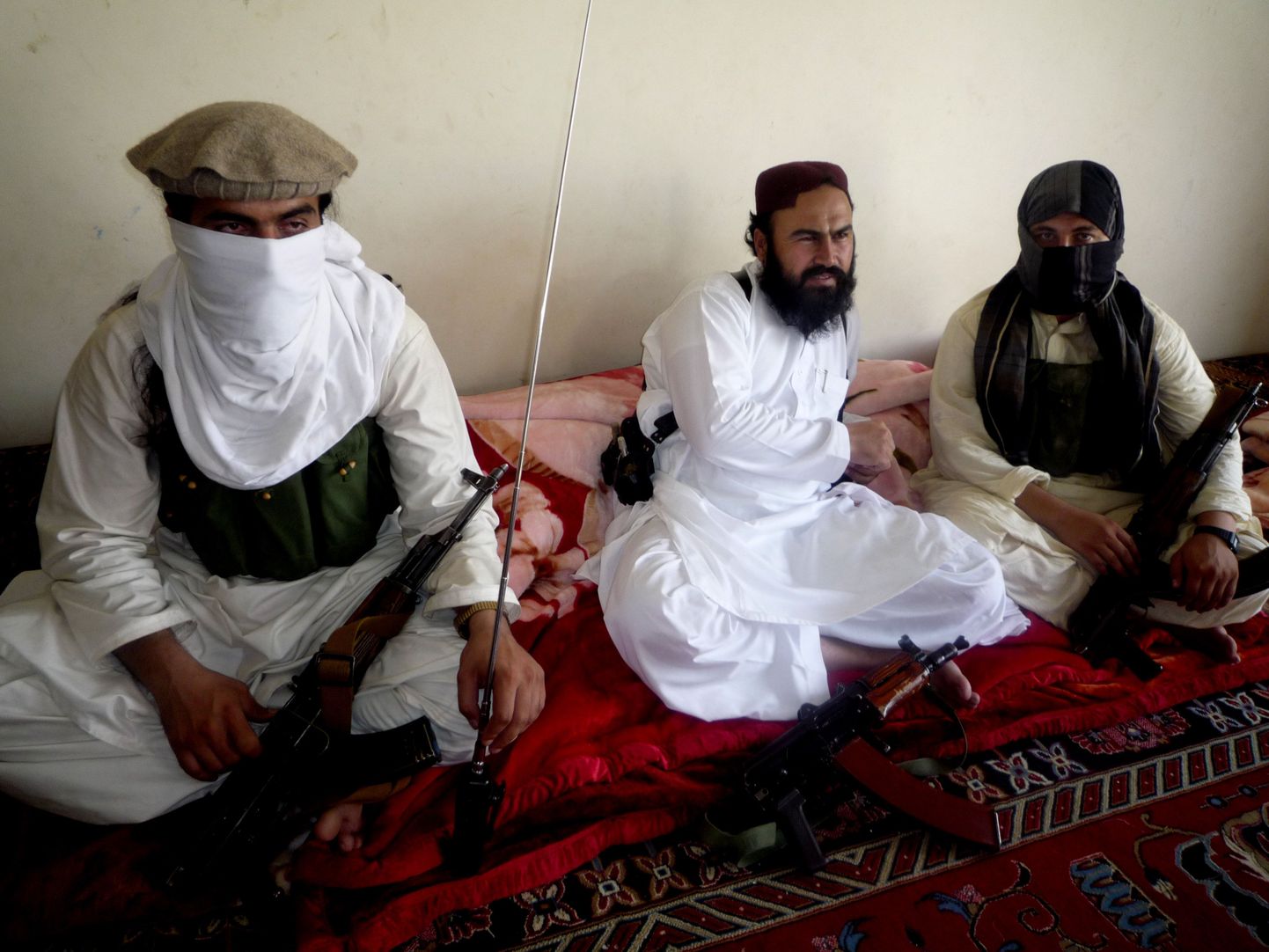 Eile tehtud pilt Talibani Pakistani liidrist Waliur Rehmanist Associated Pressile intervjuud andmas.