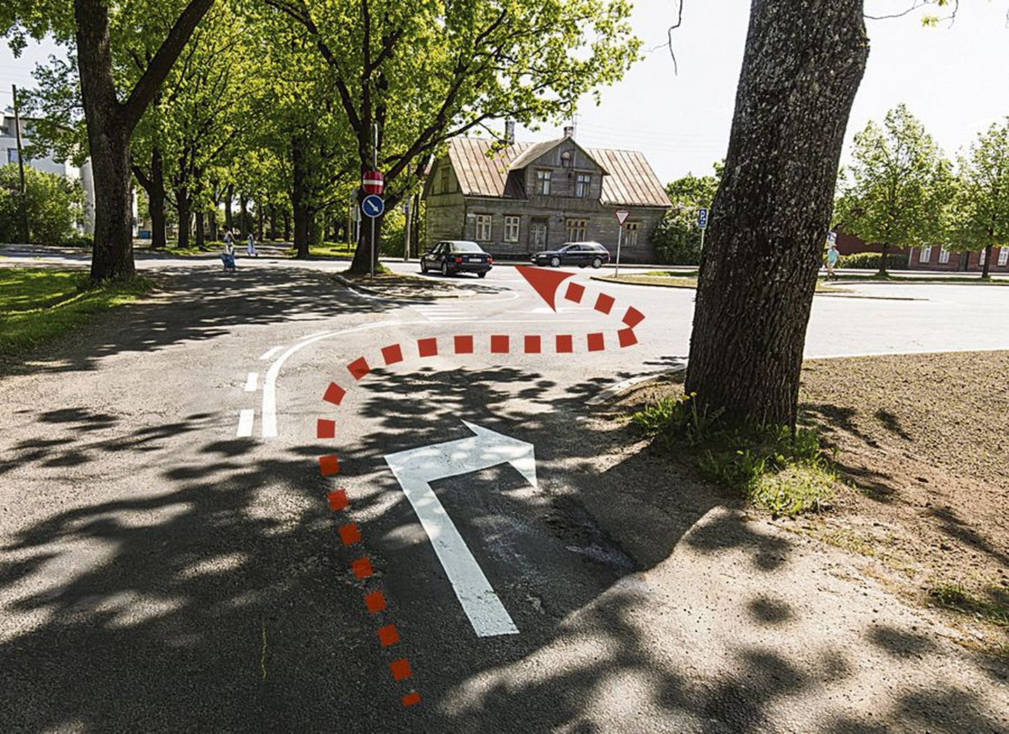 Maramaa puiesteelt Tallinna tänavale suunduvad autod ei tohi enam ristmikule otse välja sõita, vaid peavad oma teekonnal tegema iselaadse jõnksu.