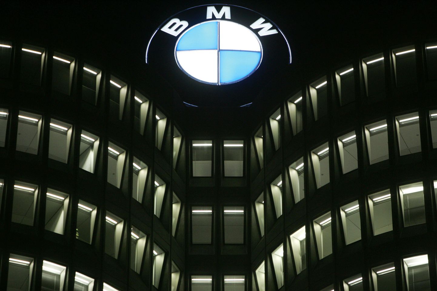 BMW logo autotootja Münchenis asuval peahoonel.