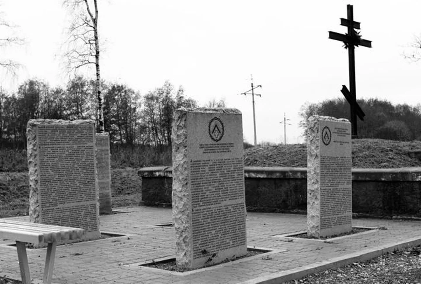 Памятник на братском кладбище Северо-Западной армии в Нарве