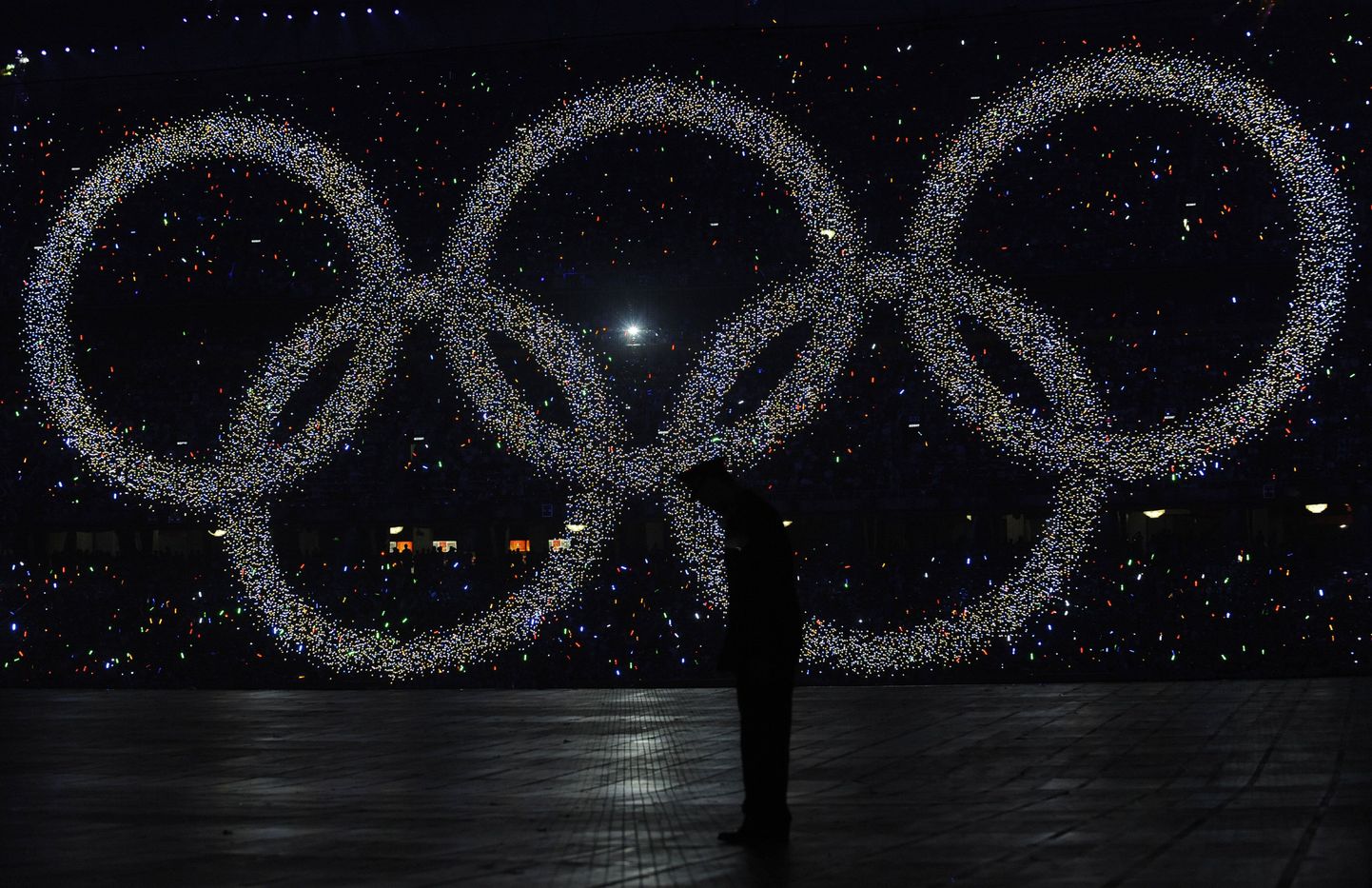 Tuledes olümpiarõngad Pekingi mängude avapeol.