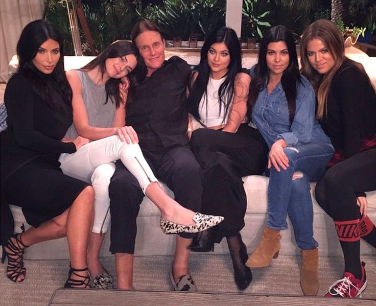 Bruce Jenner tütarde ja kasutütardega                                                                     Foto: Scanpix