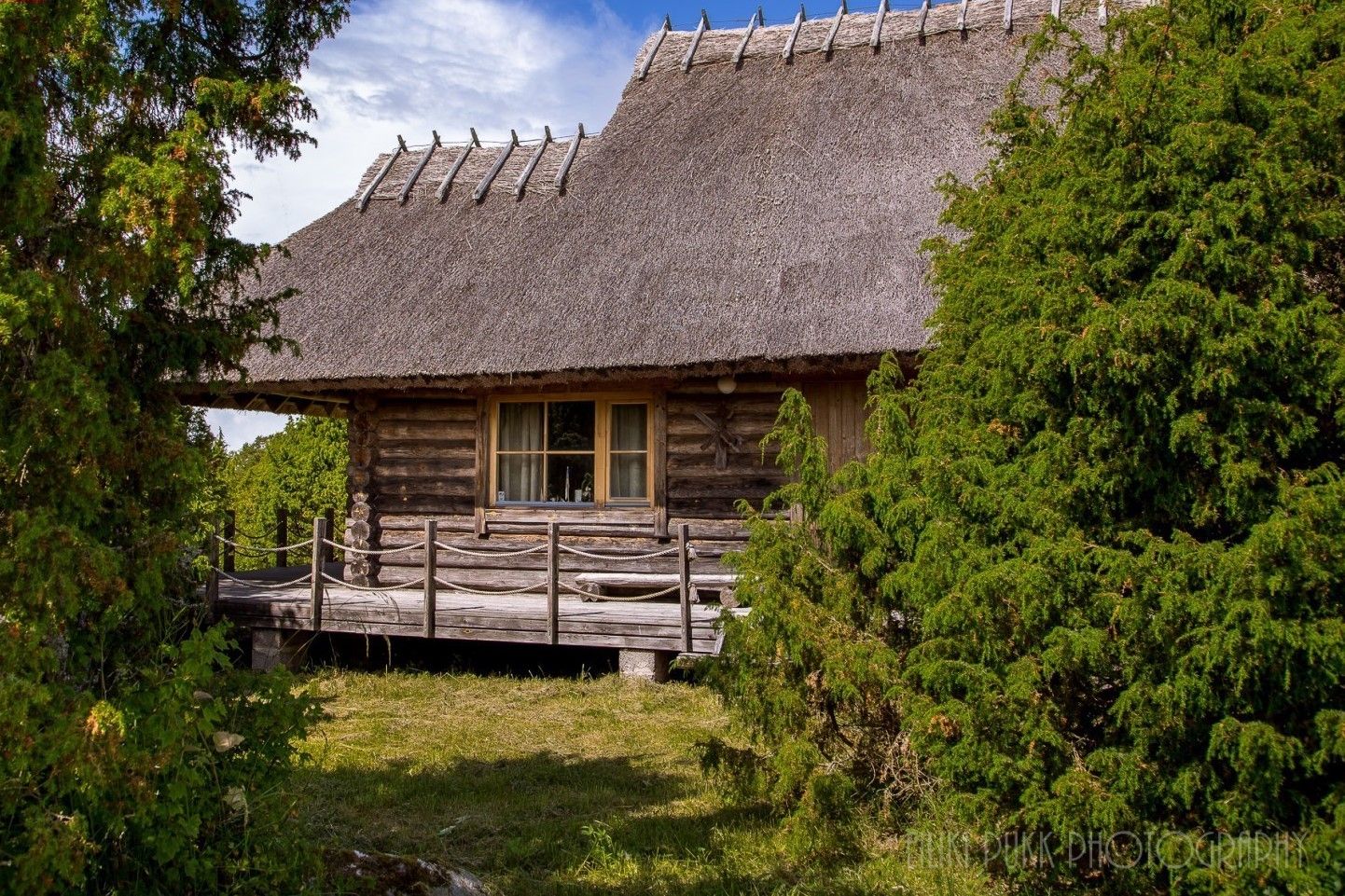 Pärnumaal Lääneranna vallas Saulepi külas Kõrksaarel müügis olev 2003. aastal valminud palkmaja ja 24,2 hektari
suurune kinnistu on müügis 299 000 euro eest.
Privaatsus on
tagatud.