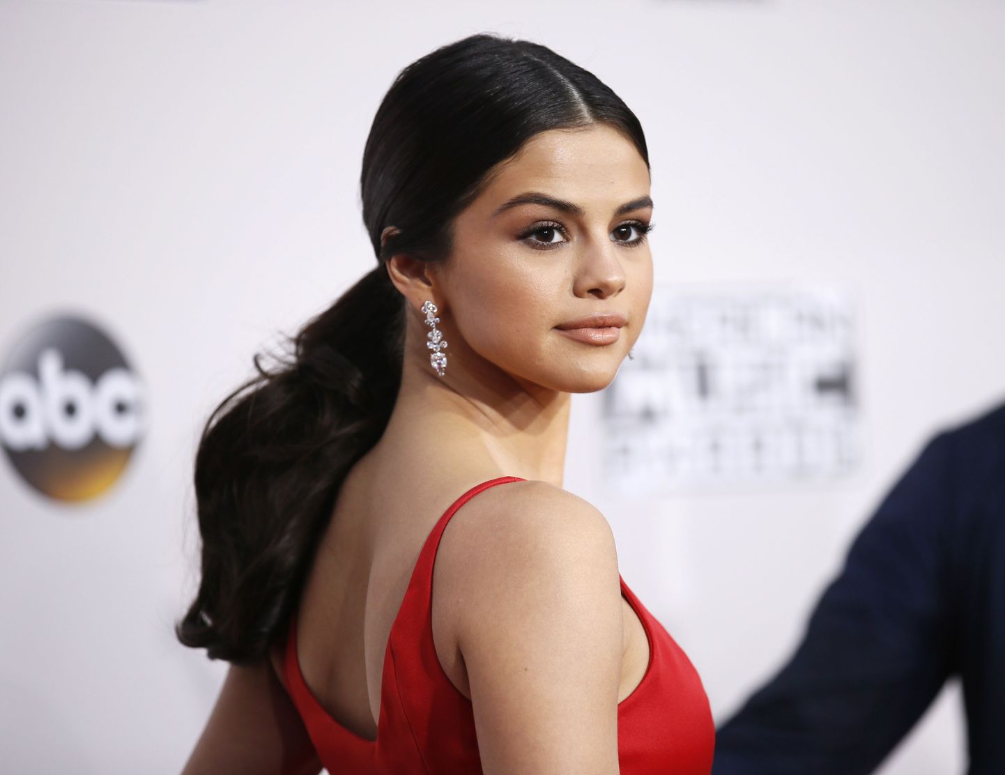 Recording artist Selena Gomez arrives at the 2016 American Music Awards in Los Angeles, California, U.S., November 20, 2016. REUTERS/Danny Moloshok