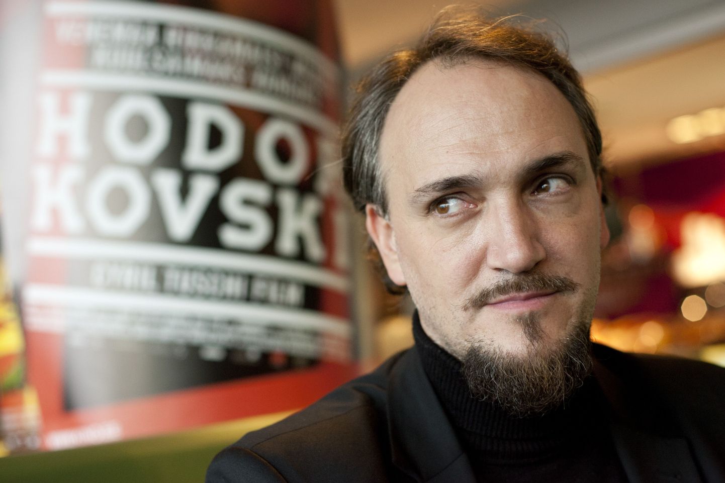 Сначала Сирил хотел снять о Ходорковском игровой фильм, в котором герою снится сон о смерти.
