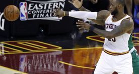 Video: LeBron James jäi Cavaliersi päästmisel hätta