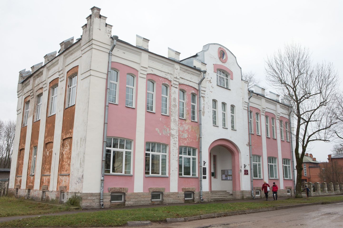 Kogudusele kuuluv hoone Narvas Vabaduse tänaval.