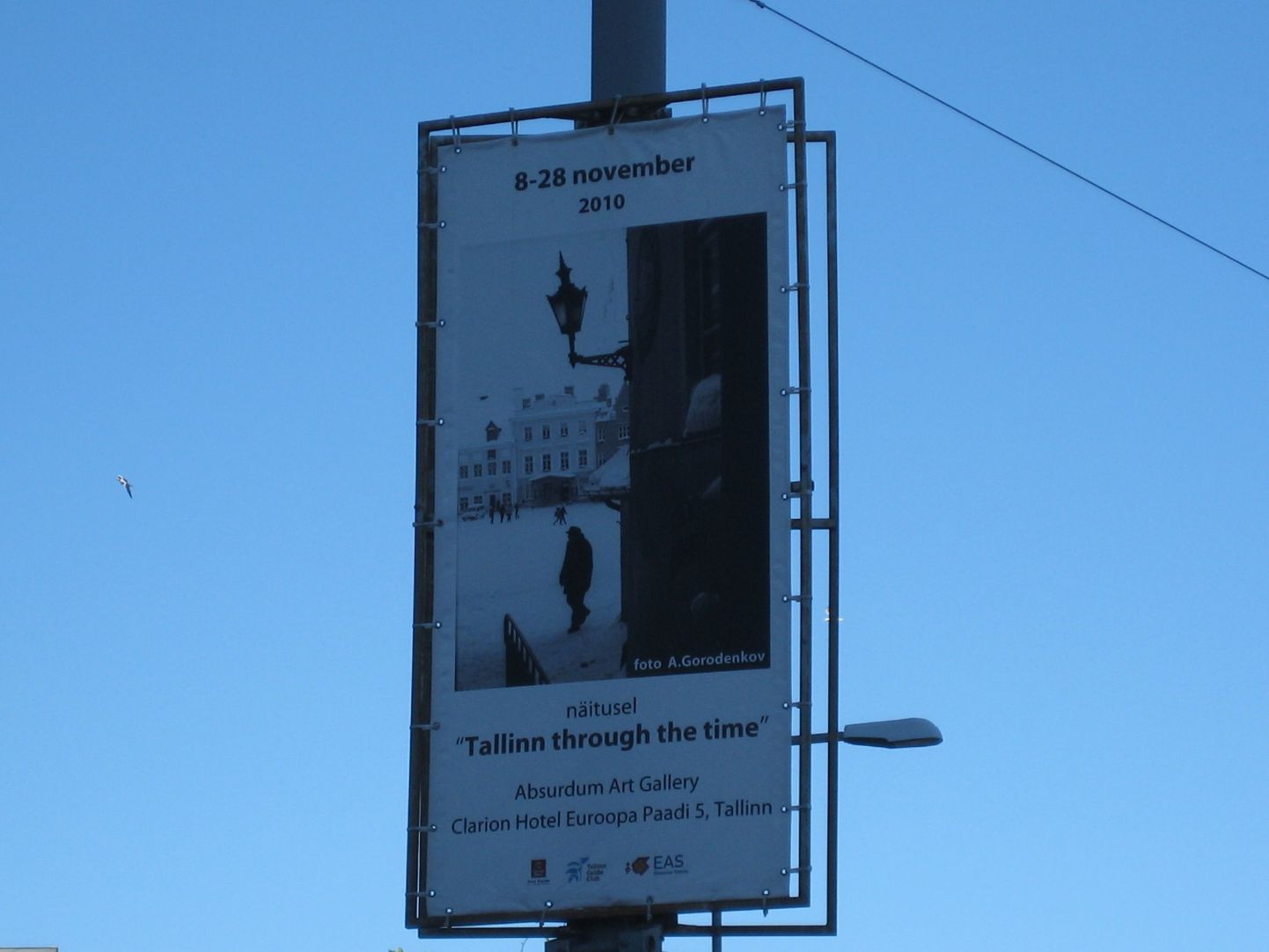 Mullune reklaam Tartu maantee ja Liivalaia tänava ristmikul.