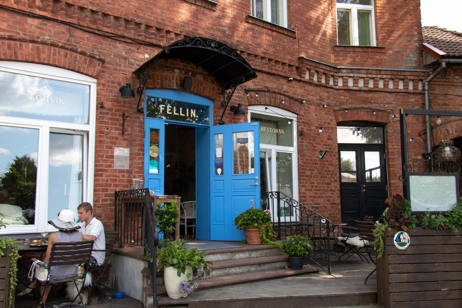 Folgi väravate vahetus läheduses paiknevas Fellinis on terve suvi sama kiire kui pärimusmuusika festivali nädalalõpp.