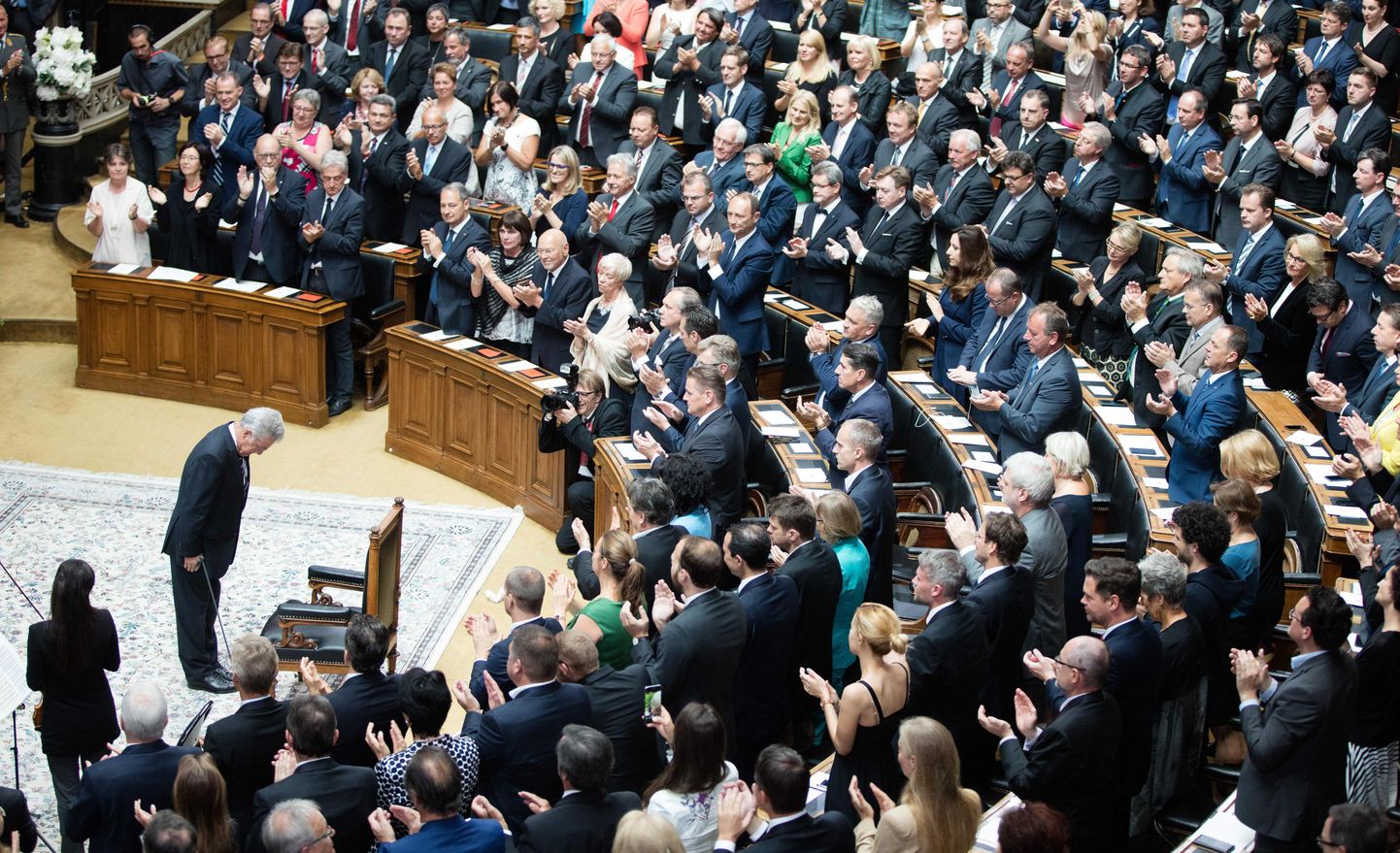 Austria presidendi Heinz Fischeri ametistlahkumise tseremoonia 6. juulil parlamendis.