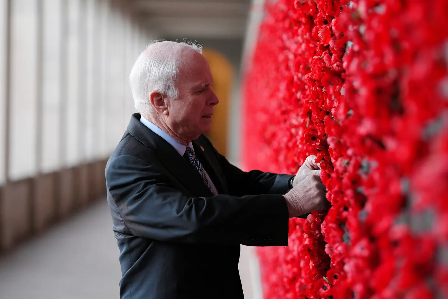 USA vabariiklasest senaator John McCain eile Austraalias Teise maailmasõja memoriaali külastamas.
