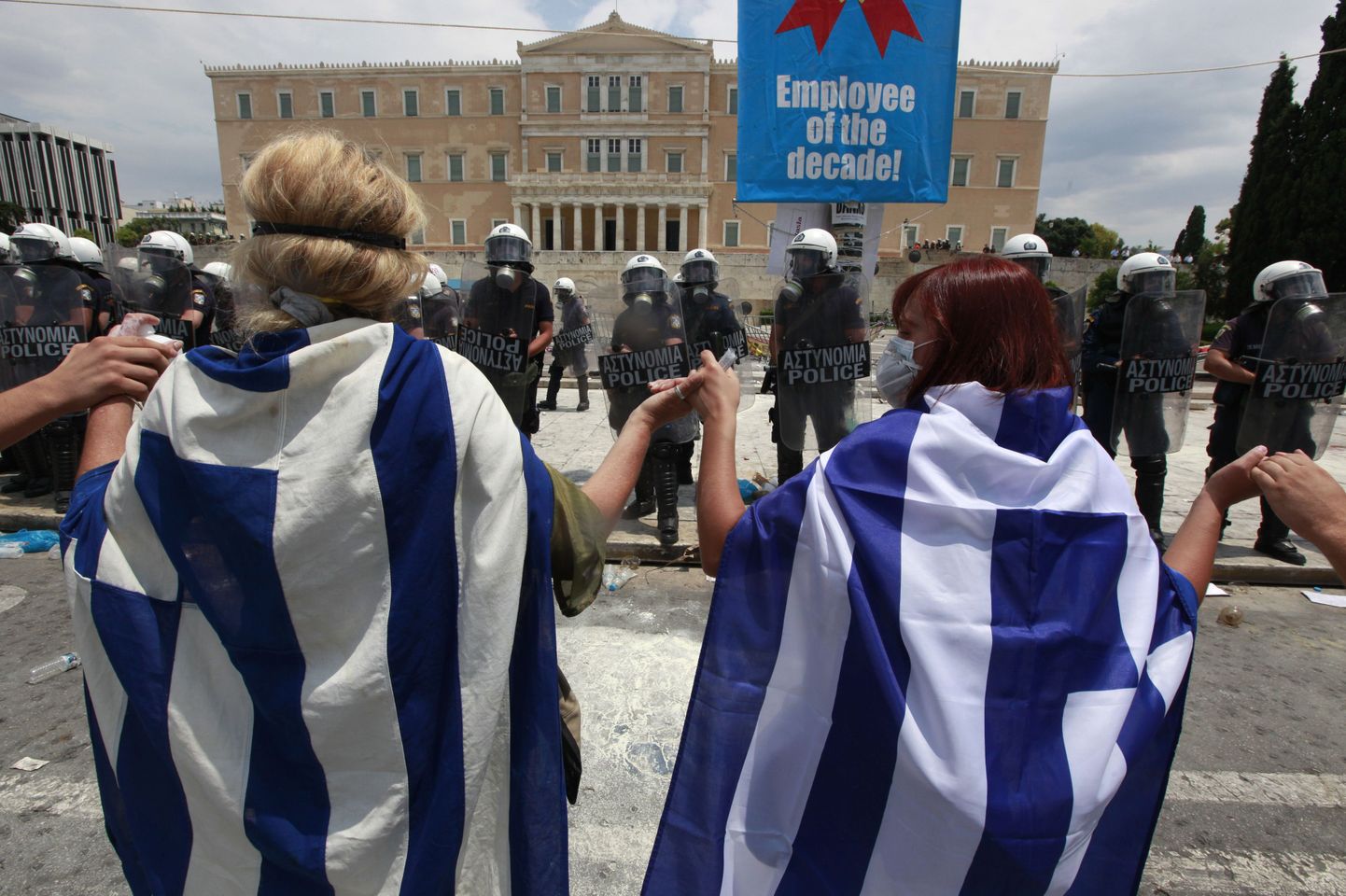 Kulukärbete vastu protestivad kreeklased.
