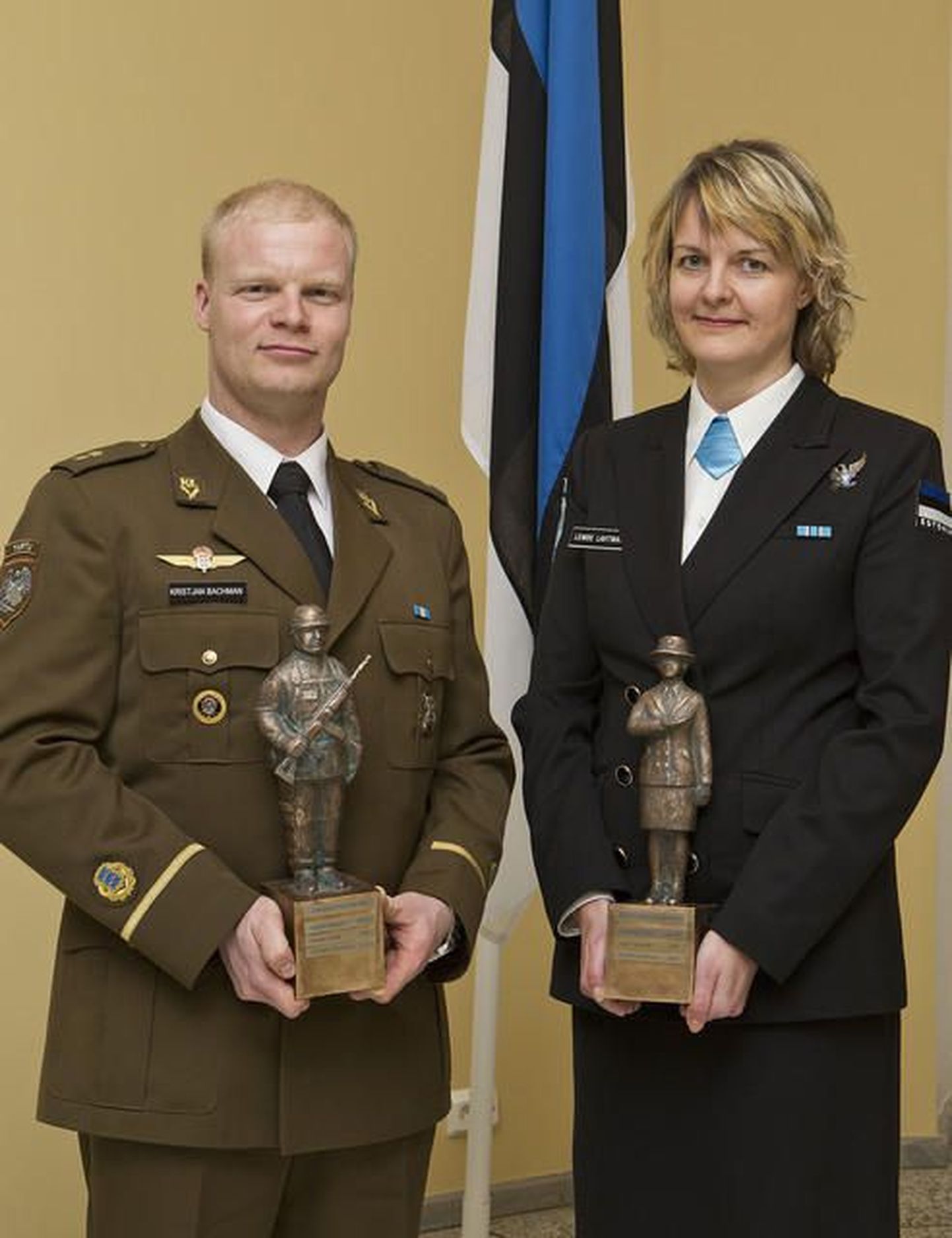 Aasta kaitseliitlaseks valiti nooremleitnant Kristjan Bachman Tartu malevast ja aasta naiskodukaitsjaks Lembe Lahtmaa Naiskodukaitse Sakala ringkonnast.