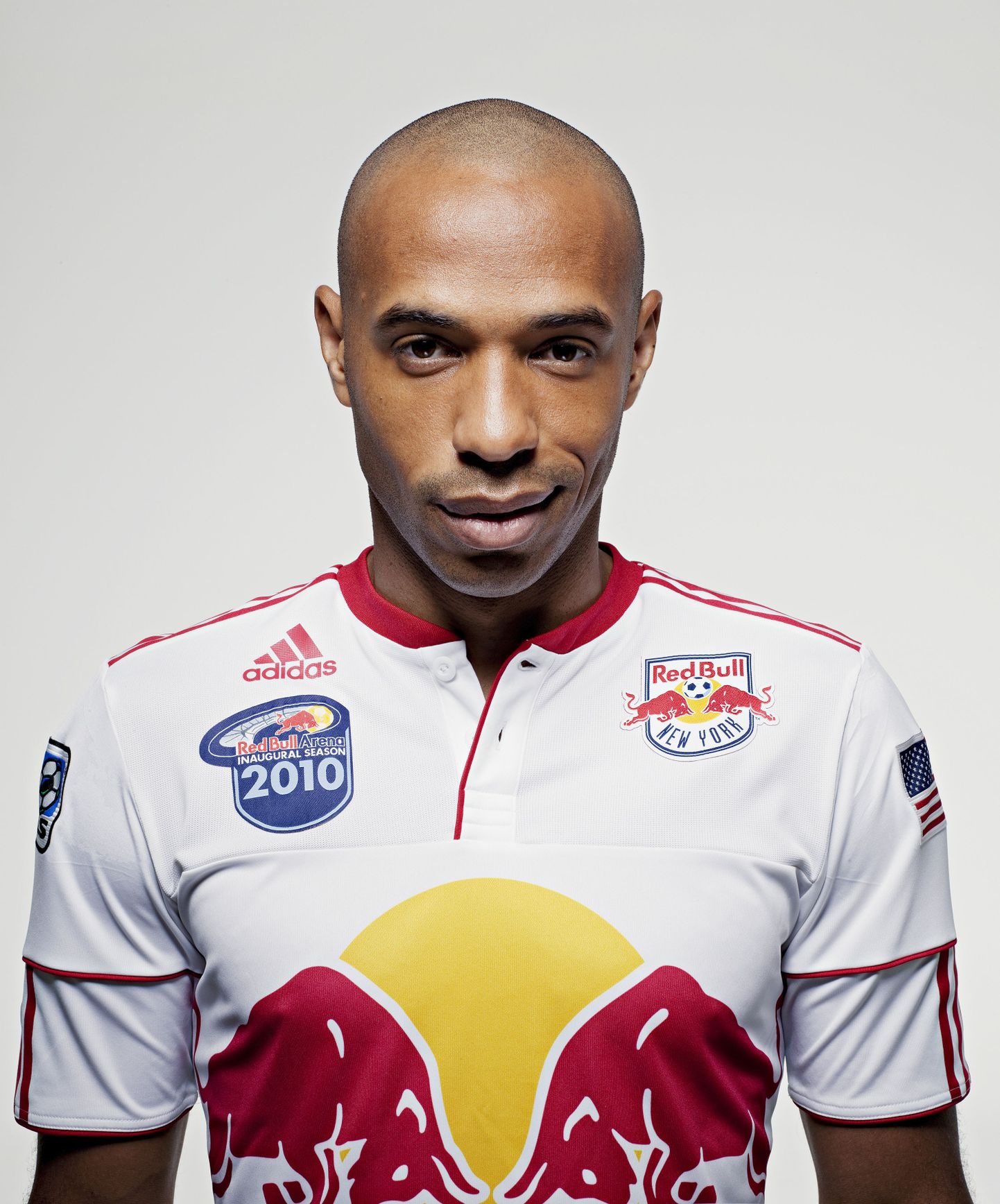 Thierry Henry uue koduklubi New York Red Bullsi särgis.