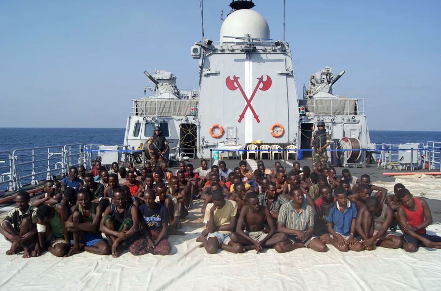 Kalalaeva Vega 5 pardal kinni peetud Somaalia piraadid.