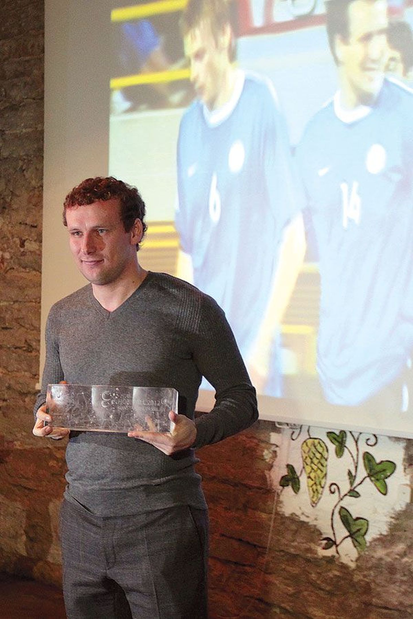 Полузащитник сборной Эстонии по футболу Константин Васильев стал лауреатом приза «Серебряный мяч».