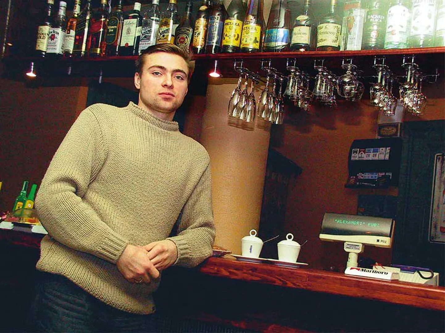 Vassili Voronin on üle võtnud oma isa Aleksandri ärid, millest peamine on hotell ja pubi Alex Kohtla-Järvel.