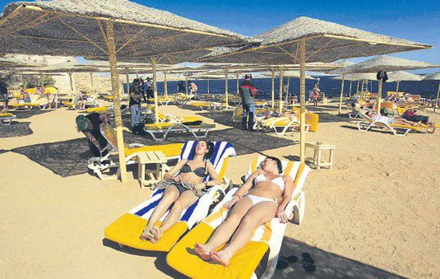 На пляжах Шарм-эль-Шейха туристы могут отдыхать совершенно спокойно.