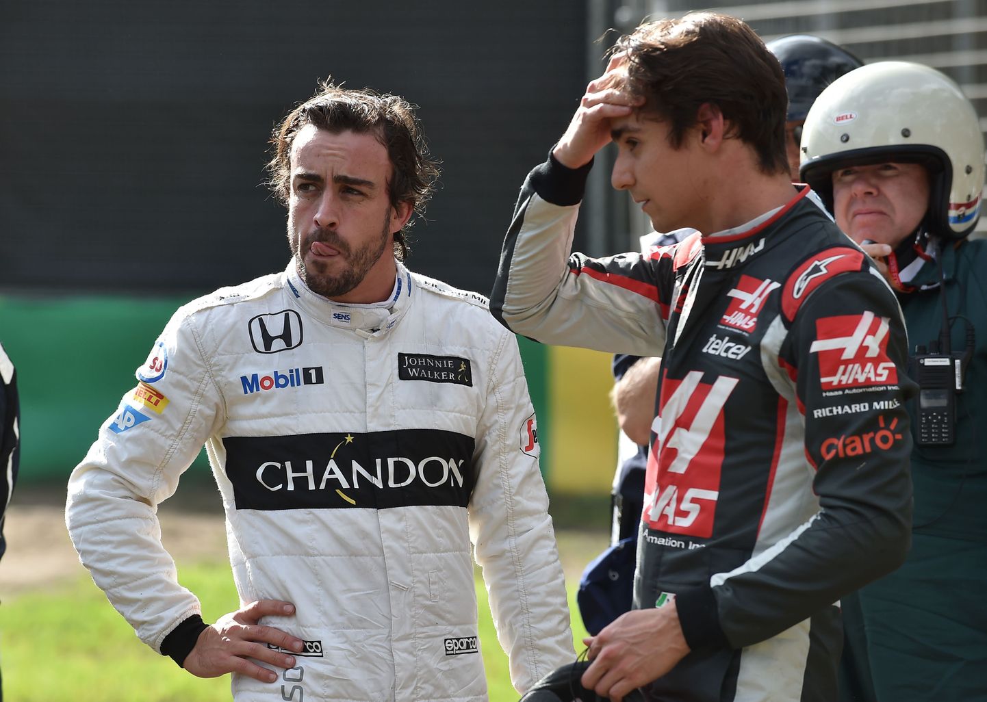 Fernando Alonso ja Esteban Gutierrez pärast Austraalia GP-l tehtud avariid.