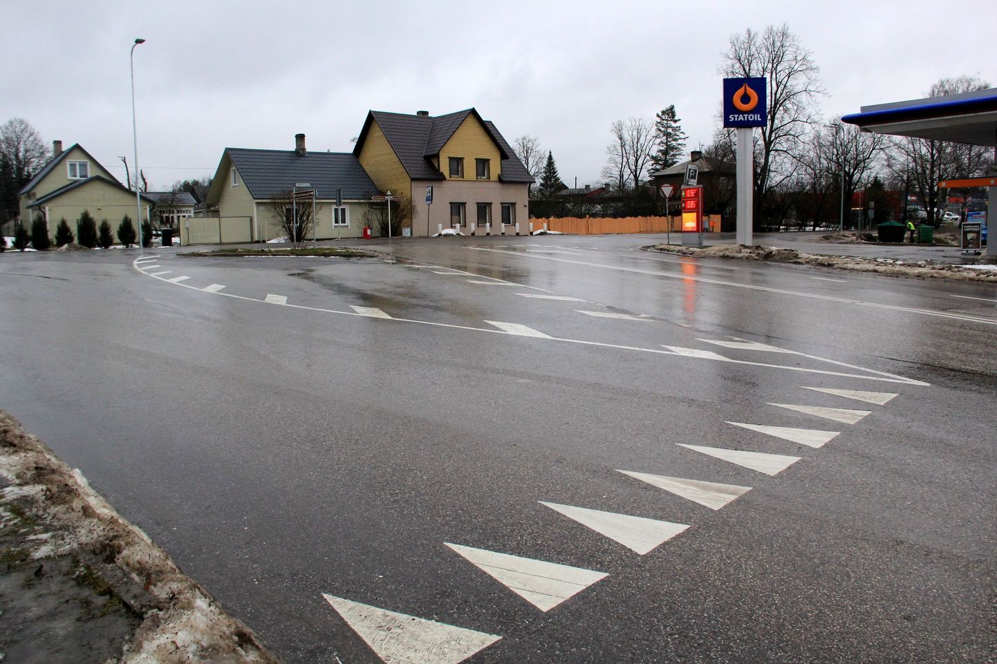 Paljudele liiklejatele on valmistanud peavalu Pika ja Tartu tänava ristmik Valgas.