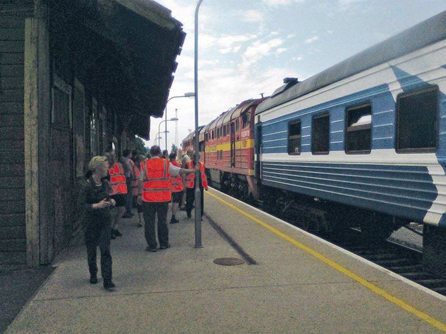 Tartust sõitsid rongifännid rongiga edasi Valka. Eesti reisi reklaamib reisibüroo oma kodulehel kui raudtee imedetuuri.