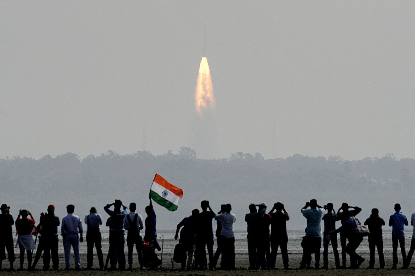 India Kosmoseuuringute Organisatsioon murdis kehtiva maailmarekordi ja lasi orbiidile korraga 104 satelliiti.