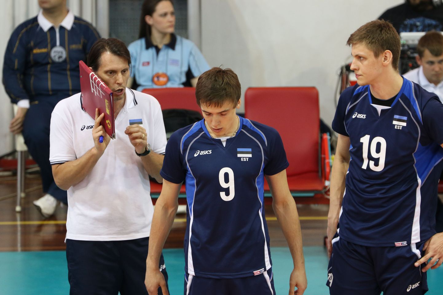 Eesti peatreener (vasakul) Gheorghe Cretu, Robert Täht ja Andri Aganits eelmisel suvel Kreekas EM-valikmängudel.