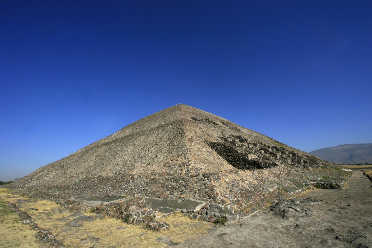 Teotihuacani Päikese püramiid Mehhikos.