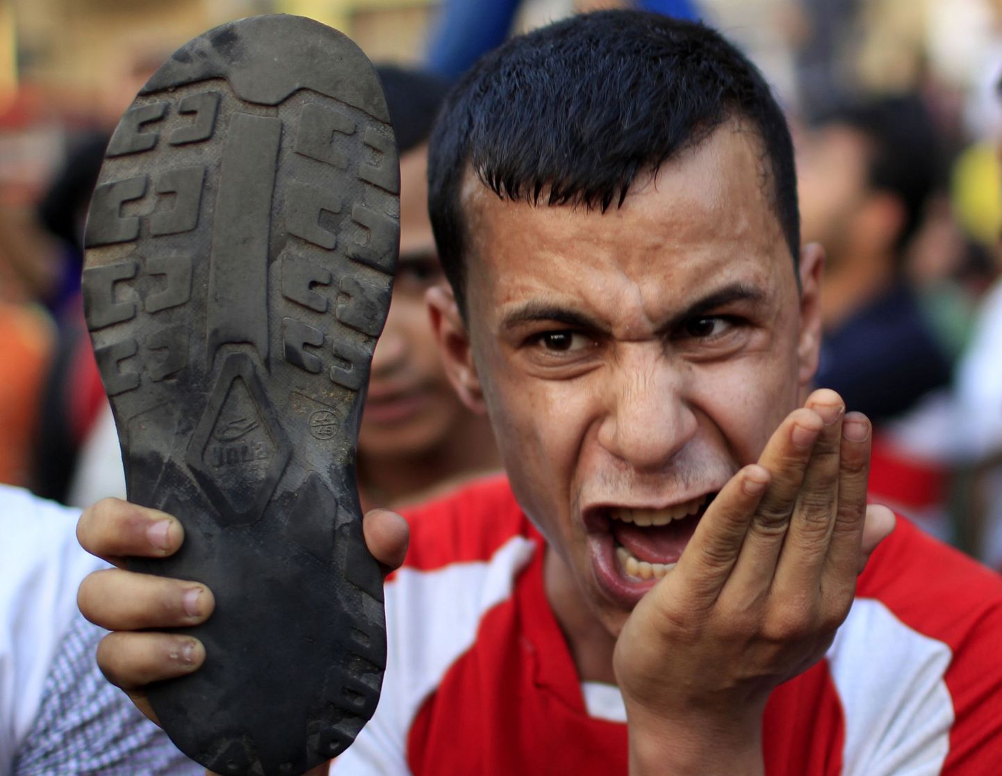 Eilsete kohtuotsuste pärast vihane meeleavaldaja Kairos Tahriri väljakul.