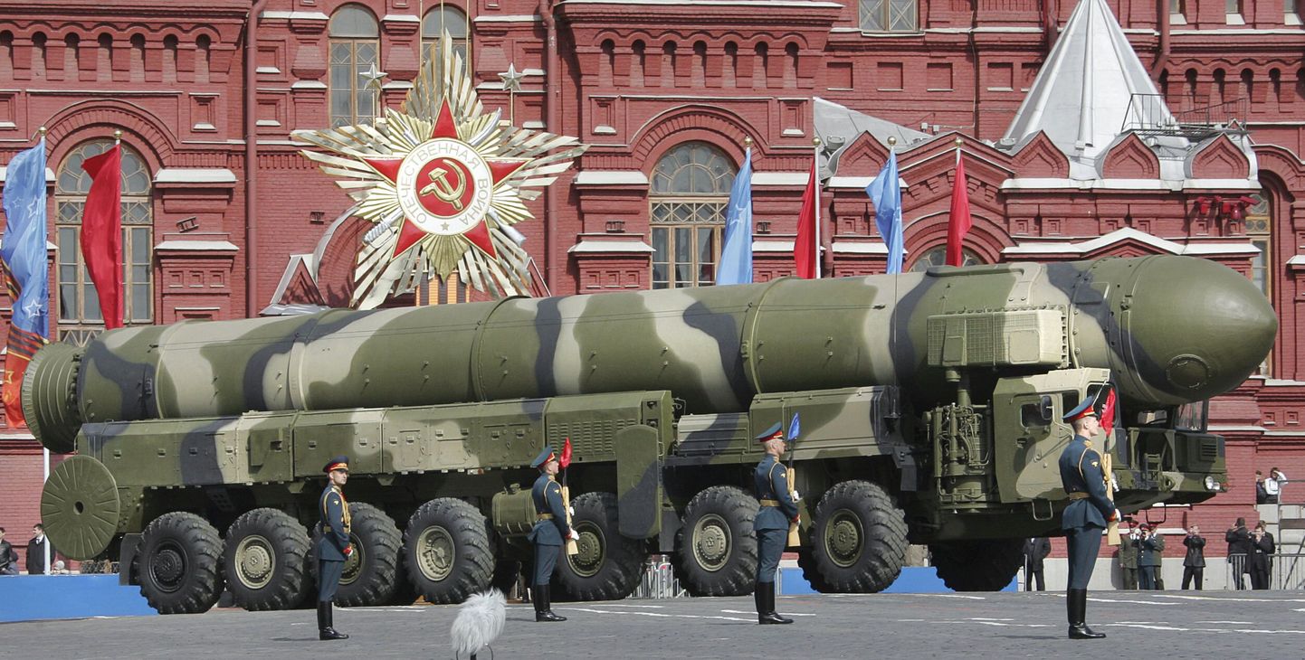 Vene strateegiliste vägede mandritevahelised raketid Topol-M mais toimunud võidupäeva paraadil Moskvas.